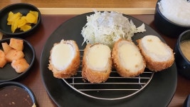 이제 예전만큼 오래 줄 안서고도 먹을 수 있는 연돈 돈까스 - 고급유머 이제 예전만큼 오래 줄 안서고도 먹을 수 있는 연돈 돈까스