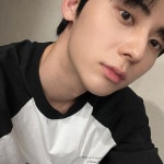 유리알 피부를 가진 남자 아이돌이 선택한 스킨케어 5 - 황민현 마이너 갤러리