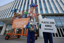 그린피스X류준열, 이마트 ‘세제 리필 시스템 도입’ 환영 - Greenpeace Korea | 그린피스