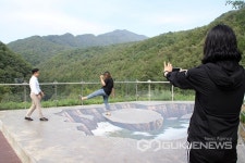 충주 천등산(평택방향)휴게소 박달재 테마공원, 관광객 인기