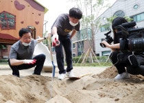 놀이터에 있는 모래 파면 어디까지 팔 수 있을까 \