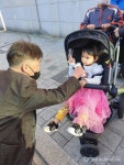 [포토] 한국거주외국인인권보호협회, 창립총회 및 마스크 기증식에서 외국인 꼬마 발열체크