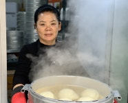 호호 불어가며 먹는 맛이 있는 홍천쌀찐빵