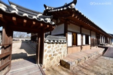 [방역과 실내시설 개방] 월미공원, 양진당 등 실내시설 개방 허용