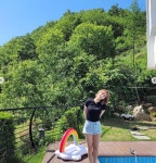 M·pic AOA 초아 근황, 수영장에서 행복한 미소