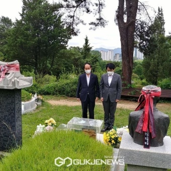 박용진 의원, 마석 모란공원 참배…