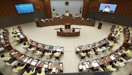 충남도의회, 상임위 중 의안 집어던지고 욕설 등 파행 운영 말썽!