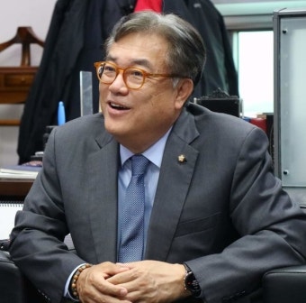 정진석 의원, 국회부의장에 단독 입후보