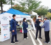 청송군·해뜨는농장, 국화 나눔 마음백신 전달