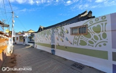 경주 황리단길, 한옥지구 전통 디자인 벽화눈길