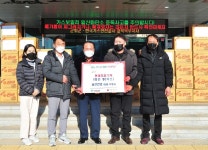 [포토] 군위군 남선건업·정우스포츠, 사랑의 라면 기탁