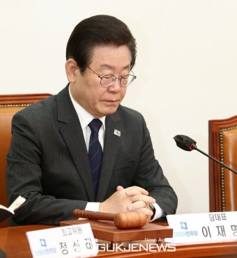 생각에 잠긴 이재명 대표