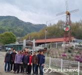 옥천군 서대리 뱀골 경로당, 풍차와 물레방아 눈길