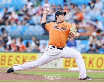 김민우, 어깨 통증 호소 