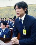 홍명보, 감독직 사임 요구에 입 열었다...정몽규도 숙인 고개