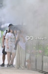 [국제포토] 더윌 타는 이, 여기 오세요!