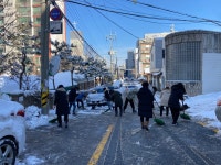 나운2동 관내 제설작업 실시 게시글 보기 < 읍면동소식 < 시정알림 < 소통참여 < 군산시 대표