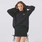 홀리데이아웃핏(Holiday Outfit) 홀리데이 아웃핏 바이브 롱 슬리브 - BLACK | GVG 스토어. 전 세계직배송.