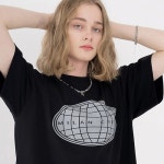 더마일(THE MILE) ML WORLDWIDE BIGLOGO OVERFIT SHORT SLEEVE BLACK | GVG 스토어. 전 세계직배송. 더마일(THE MILE) ML WORLDWIDE... 