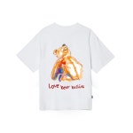 DOMINANT 벨리베어 오버핏 반팔 티셔츠_화이트 | GVG STORE Piattaforma moda K-POP. Consegna diretta in tutto il mondo.