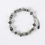 Address.669 ORNAMENT CUBE BRACELET | GVG STORE ストア 韓国服通販 コンビニ決済 ペイペイ、ラインペイ決済可能