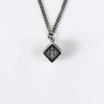 Address.669 ORNAMENT CUBE NECKLACE | GVG STORE K-POP, K-MAGASIN DE MODE. Livraison directe dans le monde entier.