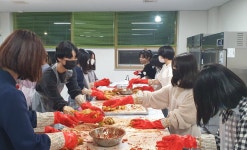 (글보기)안강청소년문화의집 청소년방과후아카데미 두빛나래, 김장 담그기 활동 펼쳐 | 경주시정뉴스 - 시정소식 >최신기사