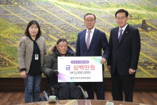 (글보기)(사)한국척수장애인경북협회 경주시지회, 장학금 기탁 | 경주시정뉴스 - 포토뉴스 >포토뉴스