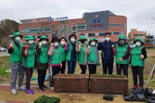 (글보기)문무대왕면새마을부녀회, 문무대왕면에 봄꽃 입혀 새로운 시작을 알리다 | 경주시정뉴스 - 시정소식 >최신기사