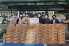 (글보기)경주시 중부동 소재 ㈜서원유통 탑마트 경주 동부점, 어려운 이웃 위한 라면 전달 | 경주시정뉴스 - 시정소식 >최신기사
