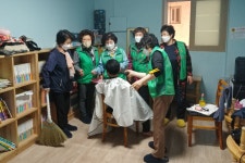 (글보기)경주시 중부동 새마을부녀회, 동방지역아동센터 방문 이·미용 봉사 전개 | 경주시정뉴스 - 시정소식 >최신기사