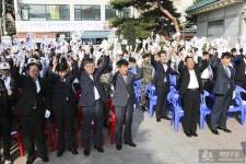 보도자료-계양구청장, 제69주년 광복절 맞아 황어장터 기념탑 참배 내용 | 계양구청>정보공개>행정소식