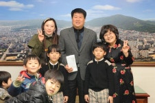 보도자료-유송유치원, 원생들 아바바다장터를 통해 마련한 이웃돕기 성금 27만 1천원 기탁 내용 | 계양구청>정보공개>행정소식