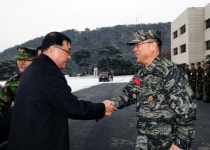 해병닷컴 - 이상웅 세방그룹 부회장, 해병대사령부에 방위성금 1억원 전달
