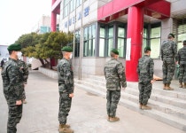 해병닷컴 - 백령도에서 사전투표하는 해병대 6여단 대원들