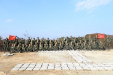 해병닷컴 - 해병대 신병 1274기 3교육대 천자봉 정복 소대별 단체사진