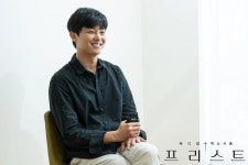 Priest (프리스트) Korean  - Drama - Picture @ HanCinema :: The Korean Movie and Drama Database Priest (프리스트) Korean... 