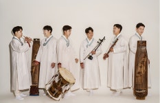 반갑습니다 - “한글이 지닌 미적 감성을 전할 것” 전통음악집단 샛 국립한글박물관 한박웃음 - 반갑습니다