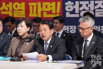 더불어민주당...광화문 앞 천막당사 현판식