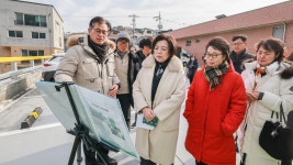 과천시, 문원청계마을 공영주차장 정식 운영 앞두고 주민과 현장 점검