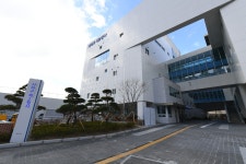 청소년 꿈에 날개… 사하구장학회 장학금 수여 \