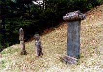 국가유산이미지 | 묘역내석물(묘갈,문인석,망주석) 묘역내석물(묘갈,문인석,망주석)