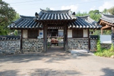 국가유산이미지 | 진주 마진리 이씨고가_솟을대문 (촬영년도 : 2015년) 진주 마진리 이씨고가_솟을대문 (촬영년도 : 2015년)