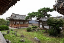 국가유산이미지 | 진주 이세후 종가_중문에서 본 전경 (촬영년도 : 2015년) 진주 이세후 종가_중문에서 본 전경 (촬영년도 : 2015년)