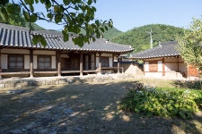 국가유산이미지 | 창녕 영산 신씨고가2_마당 전경 (촬영년도 : 2015년) 창녕 영산 신씨고가2_마당 전경 (촬영년도 : 2015년)