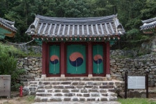 문화재이미지 | 하동 정기룡 유허지_사당 출입문 (촬영년도 : 2015년) 하동 정기룡 유허지_사당 출입문 (촬영년도 : 2015년)