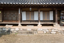 국가유산이미지 | 함양우명리정씨고가_사랑채 초석 및 기단 (촬영년도 : 2015년) 함양우명리정씨고가_사랑채 초석 및 기단 (촬영년도 : 2015년)