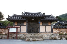 국가유산이미지 | 영암고반재및소장고문서일괄_솟을대문 (촬영년도 : 2015년) 영암고반재및소장고문서일괄_솟을대문 (촬영년도 : 2015년)