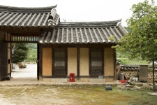 국가유산이미지 | 문경 장수황씨 종택_대문과 행랑채 (촬영년도 : 2015년) 문경 장수황씨 종택_대문과 행랑채 (촬영년도 : 2015년)