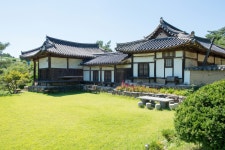 국가유산이미지 | 안동김씨종택_중문간채와 마당 (촬영년도 : 2015년) 안동김씨종택_중문간채와 마당 (촬영년도 : 2015년)